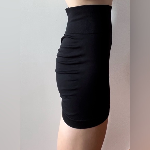 BRAND NEW scrunch butt black biker shorts - Picture 7 of 8